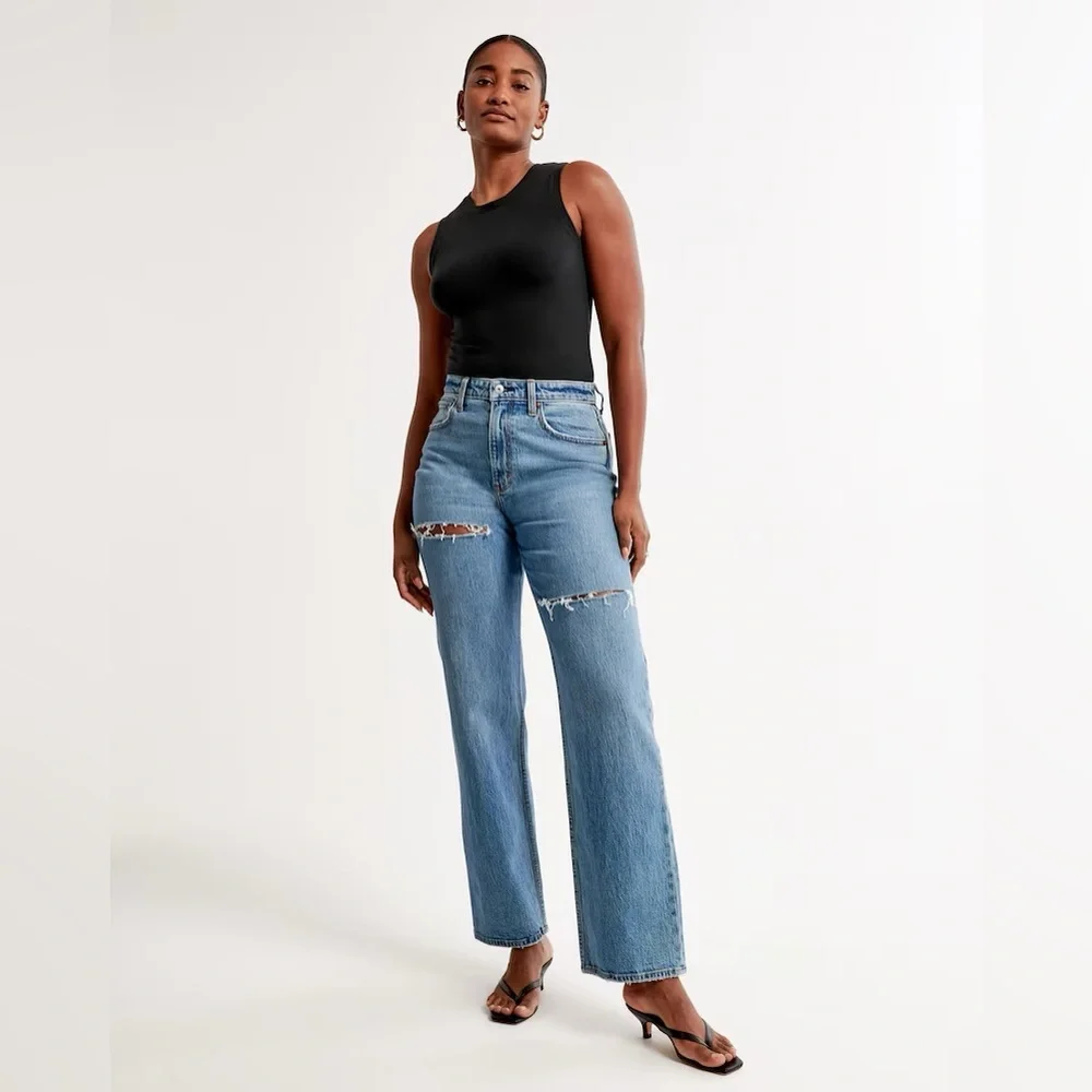 Curve Love High Rise 90s Relaxed Jean - Picture 4 of 6